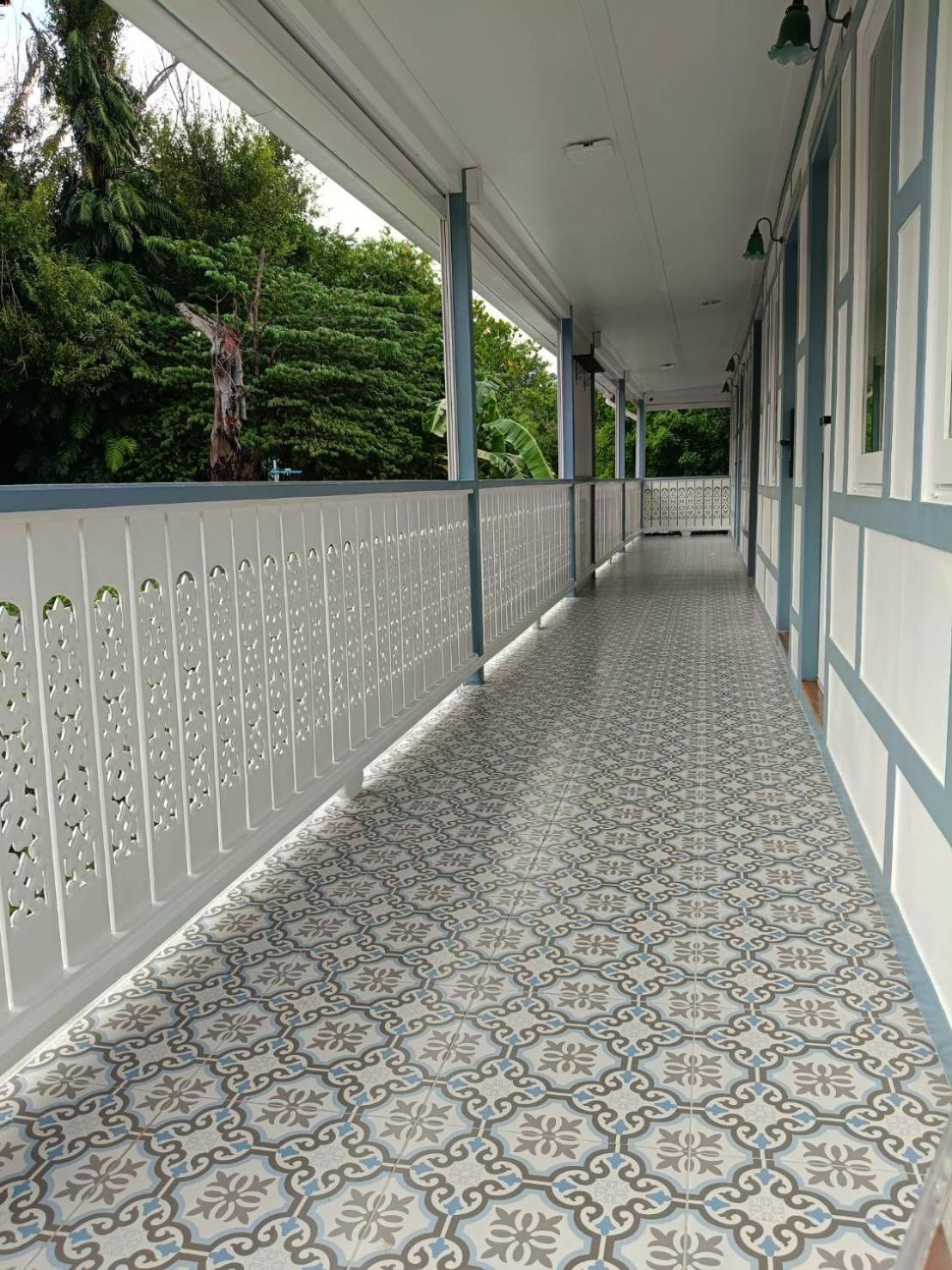 Khách sạn Baan Debtida *