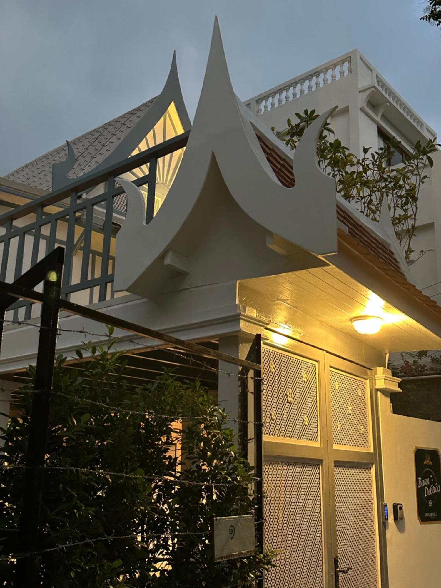 Khách sạn Baan Debtida *