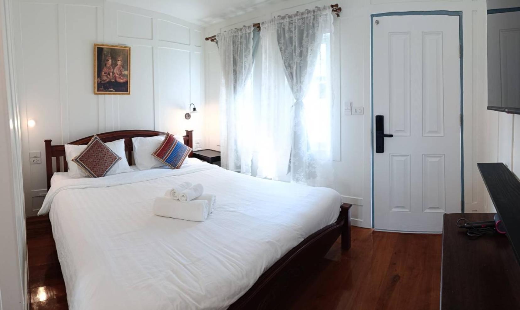Khách sạn Baan Debtida Bangkok